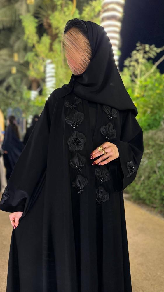 عباية سكره بقماش اندنوسي سواد فاحم مع شك