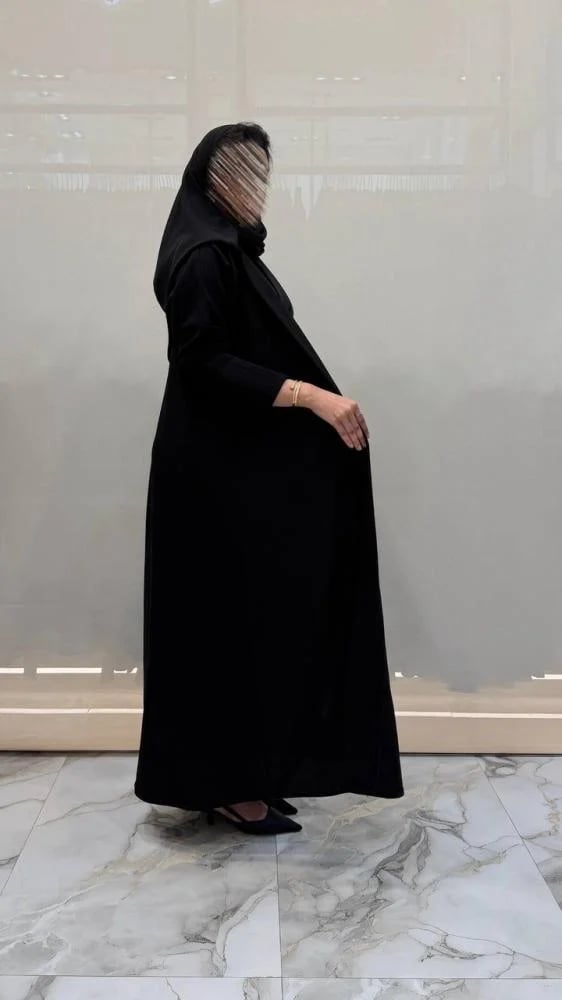 عباية سدره كلوش بقماش اندنوسي  اسود فاحم  تطريز انام ناعم مع بكس الخلف تطريز