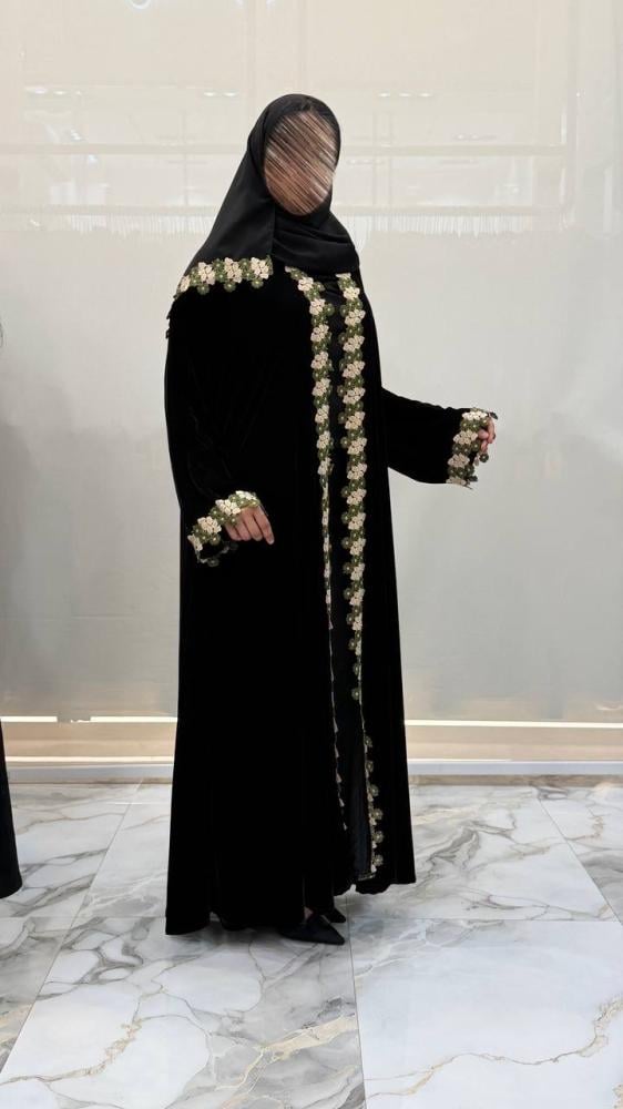 عباية مسك كلوش بقماش مخمل وتدخيلات كلفه