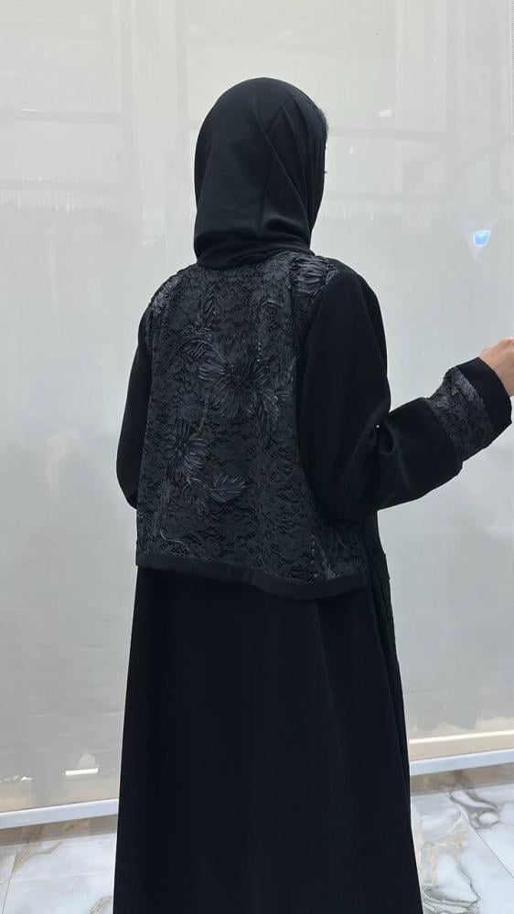 عباية فريده  كلوش  بقماش اندنوسي اسود فاحم وتدخيلات دانتيل