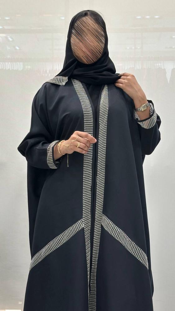 عباية مها فراشه اللون الأسود بقماش حرير يباني