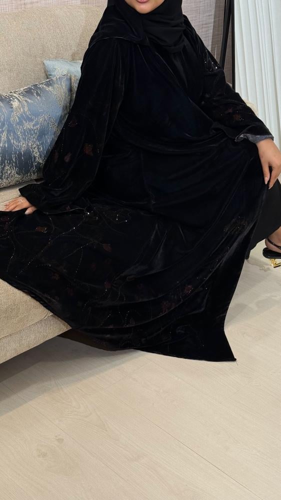 عباية ريم مخمل طباعه مع كرستال