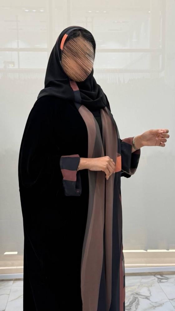 عباية غيم بشت بقماش مخمل دبل فيس تلبس وجهين مقلم ومخمل ساده