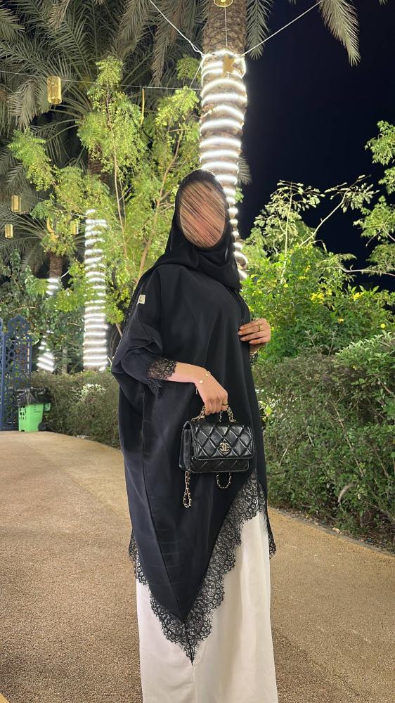 عباية شهد فراشه اللون البيج تدخيلات كلفه دانتيل