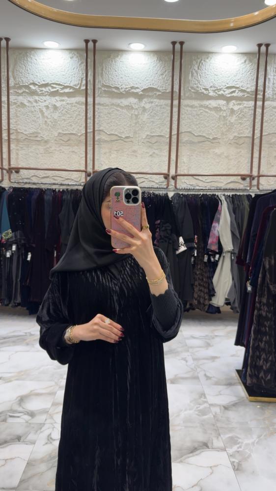 عباية مرام دبل كلوش مخمل كسرات ثري دي الون الأسود