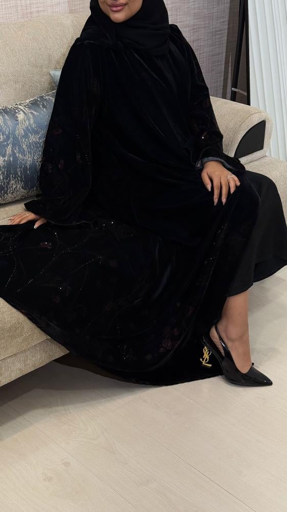 عباية ريم مخمل طباعه مع كرستال