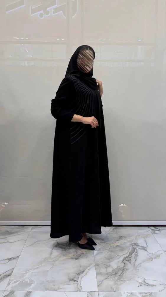 عباية لولو كلوش بقماش سراميك اسود فاحم  قصة بليزر