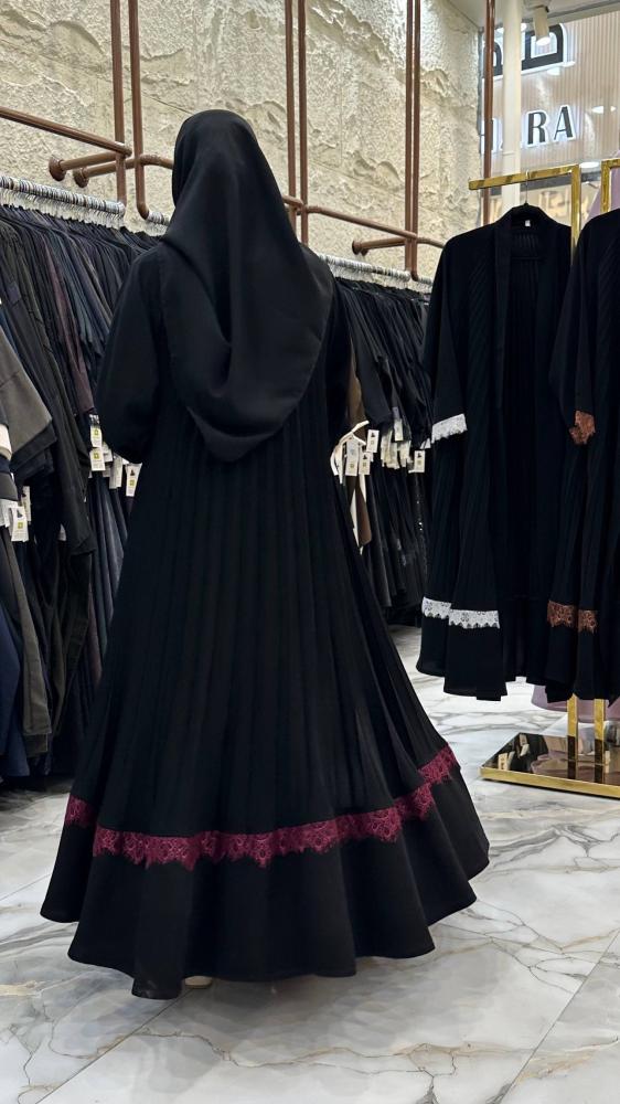 عباية غلا دبل كلوش بقماش ملكي مكسر وكلفه دانتيل للون عنابي