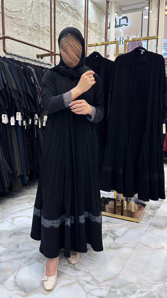 عباية غلا دبل كلوش بقماش ملكي مكسر وكلفه دانتيل رمادي استرتش بالكم