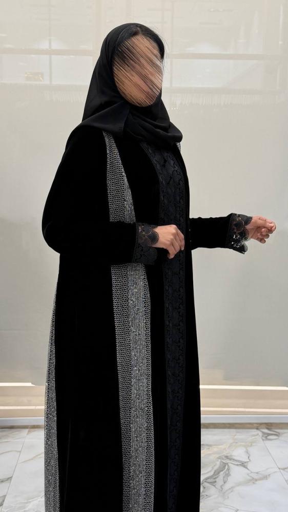 عباية بيان  كلوش بقماش مخمل مع تدخيلات