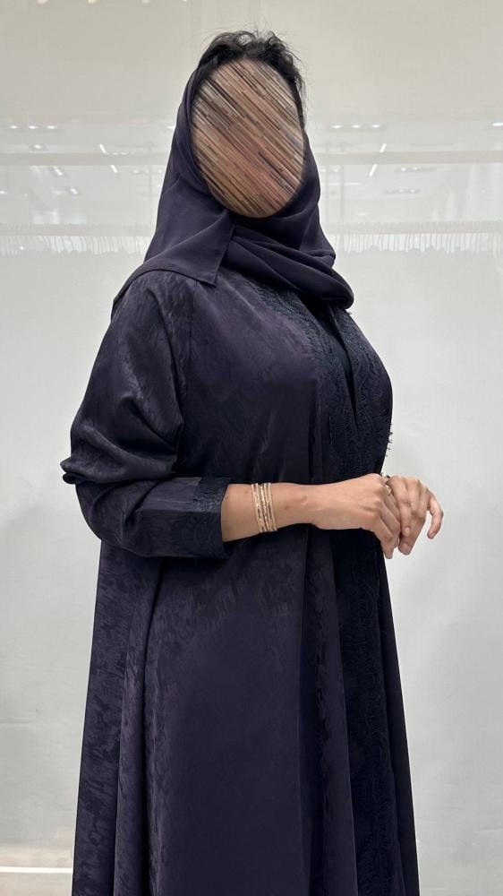 عباية غيدا دبل كلوش بقماش جاكار وتدخيلات كلفه أمام وبالكم اللون الموف