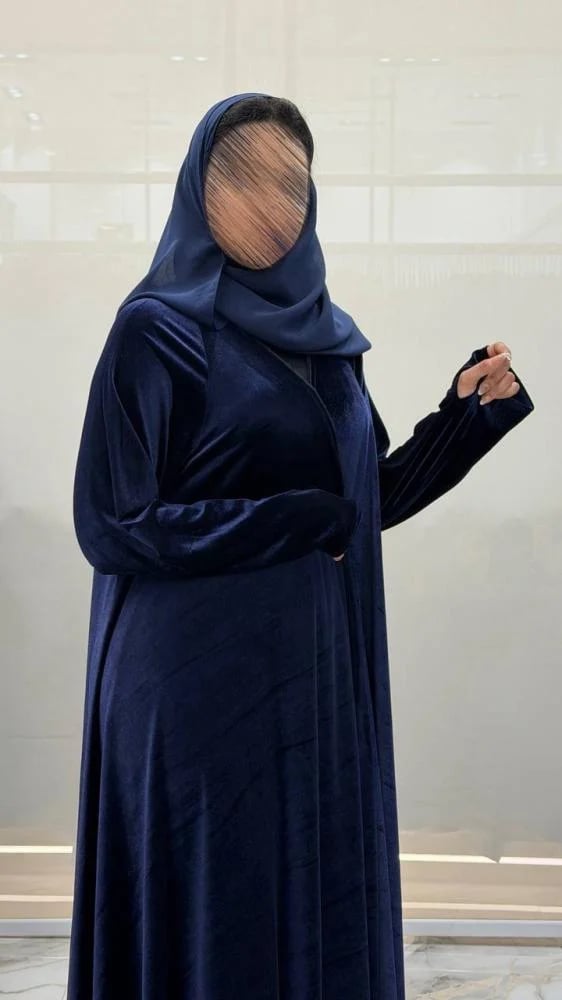 عباية فاتن  دبل كلوش مخمل إيطالي الون الكحلي فتحة أصبع الكم