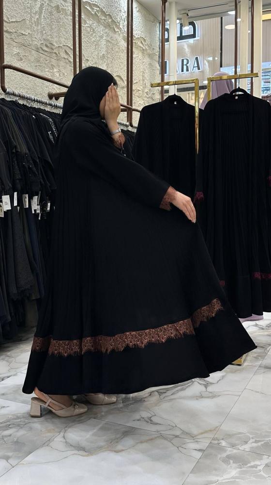 عباية غلا دبل كلوش بقماش ملكي مكسر وكلفه دانتيل للون بني