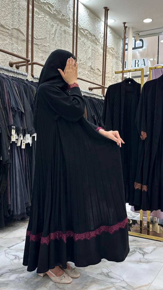 عباية غلا دبل كلوش بقماش ملكي مكسر وكلفه دانتيل للون عنابي