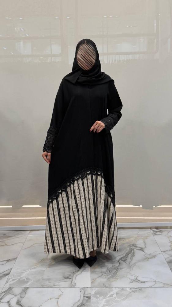 عباية وسن كلوش بقماش سراميك أسود فاحم  وتدخيلات كلفه هدب