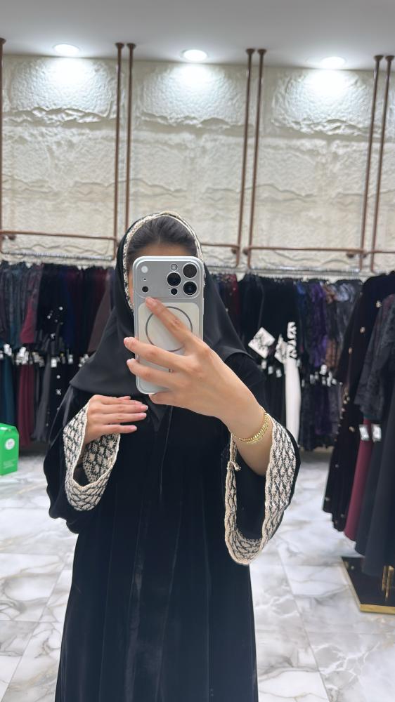 Najd abaya with flared velvet