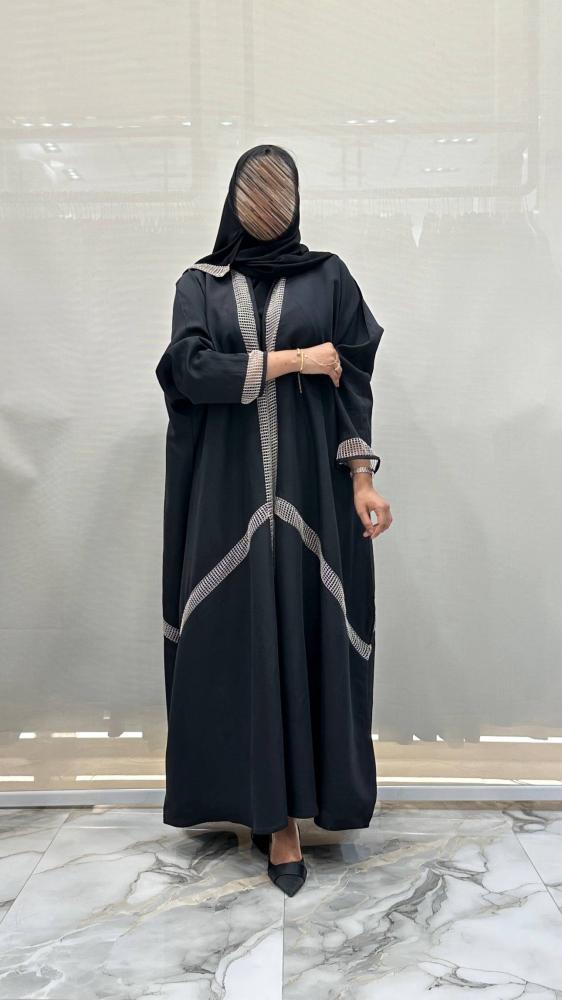 عباية مها فراشه اللون الأسود بقماش حرير يباني