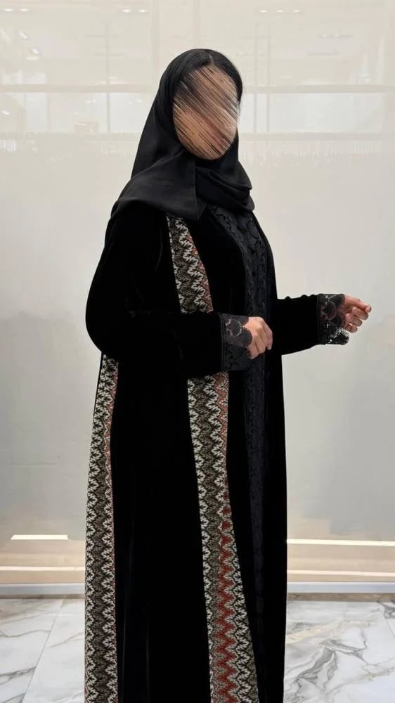 عباية بيان  كلوش بقماش مخمل مع تدخيلات