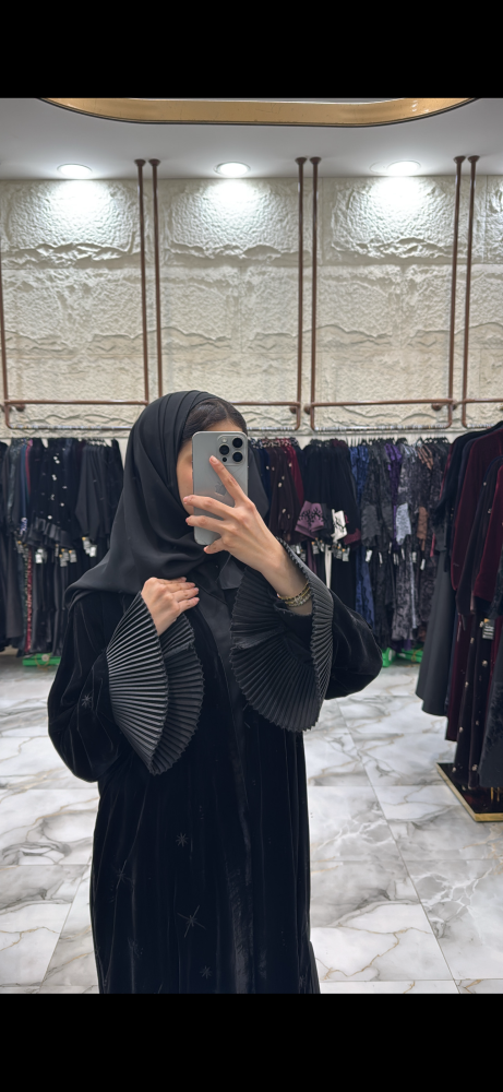 Henna velvet abaya with embroidery and pleats
