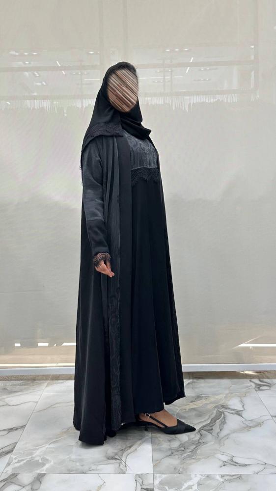عباية ميعادكلوش طقم عبايه مع فستان بقماش حرير طبيعي مشجر مع حرير يباني