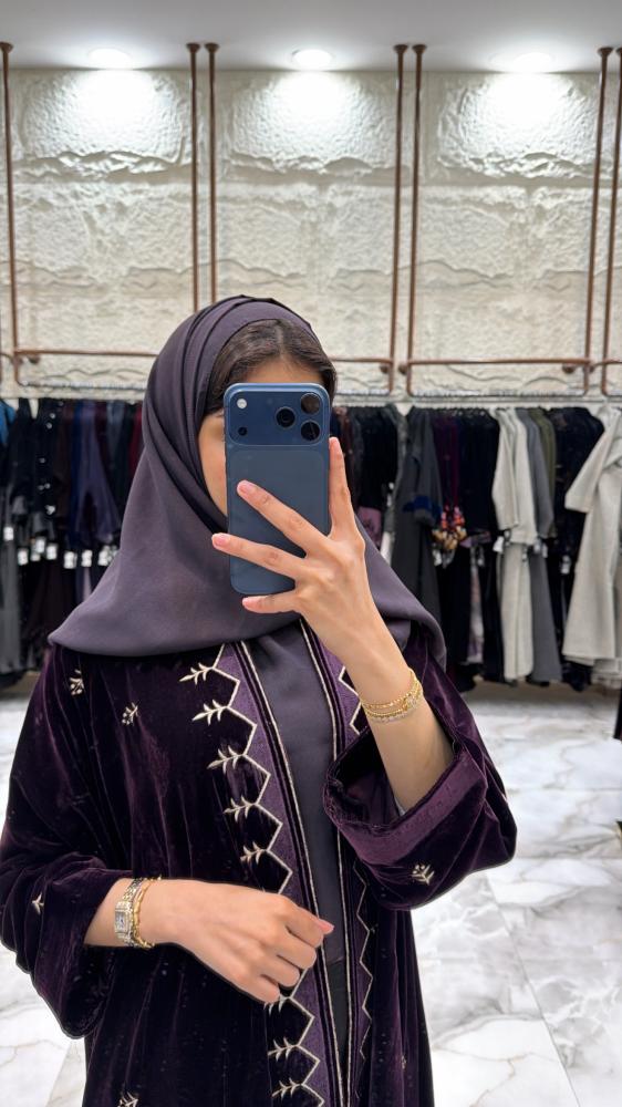 عباية شموخ مخمل دبل كلوش الون البرغندي
