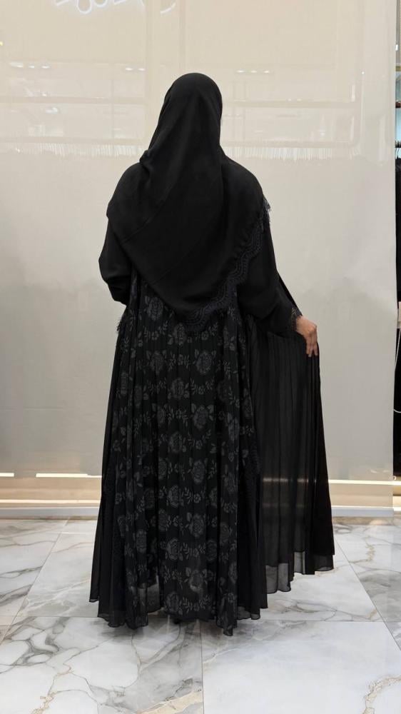 عباية تهاني دبل كلوش بقماش شيفون مشجر مع شيفون أسود كسرات