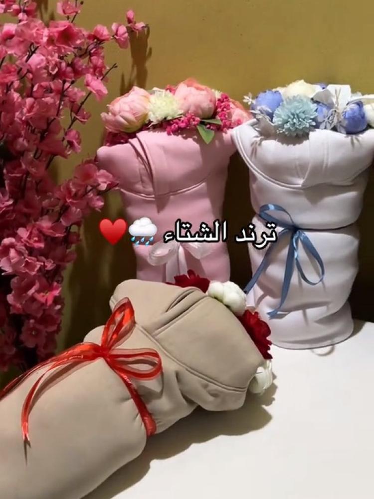 هودي مع باقة ورد حسب الطلب