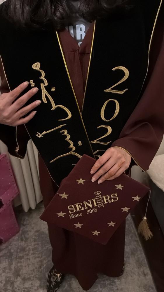 طقم تخرج برغندي مع اسود