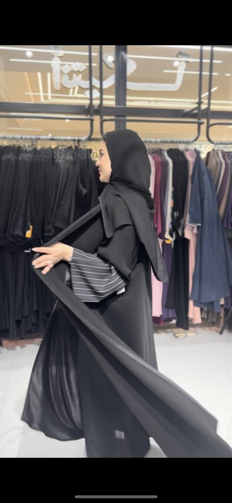 عباية قماش راما صيفي ناعم مع قماش مخطط من الأكمام