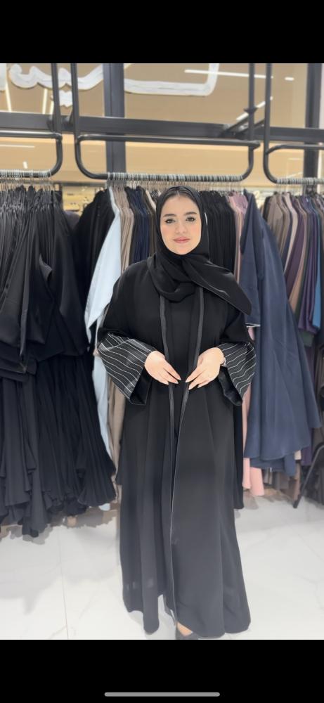 عباية قماش راما صيفي ناعم مع قماش مخطط من الأكمام