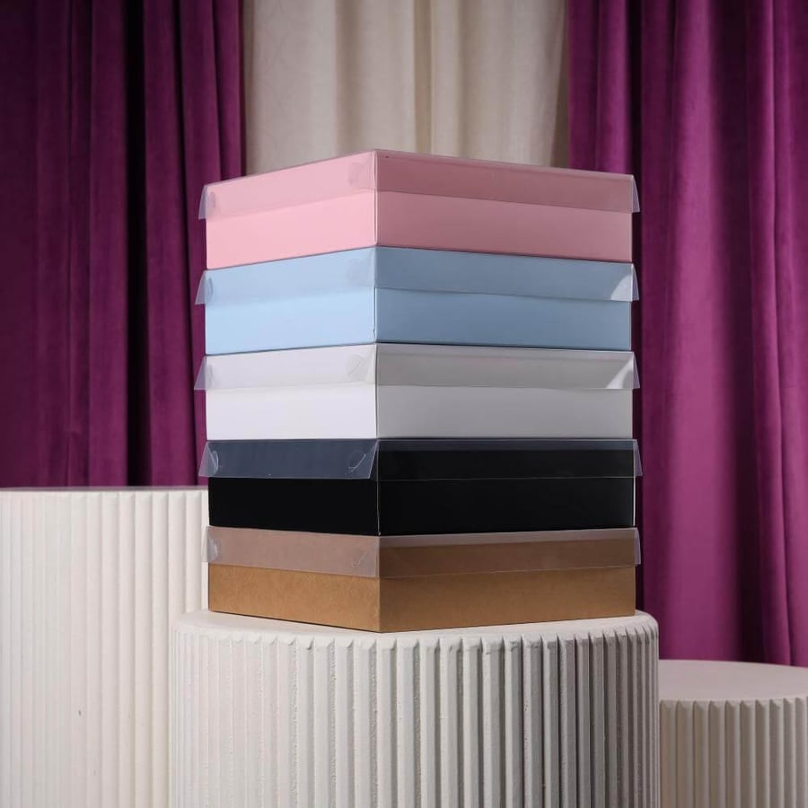 علبة هدايا شفافة مربعة 25×25×7 سم إطار أبيض - درزن 12 لتغليف الهدايا