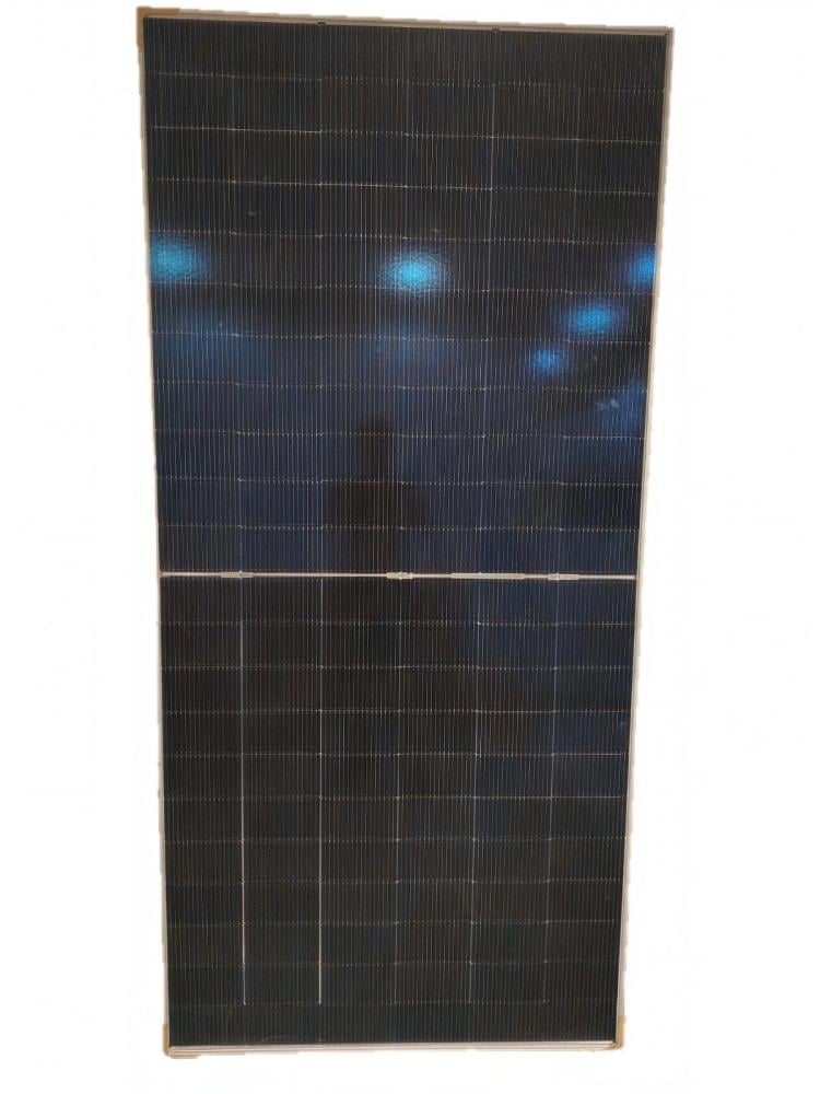 JA Solar solar panel with a capacity of 620