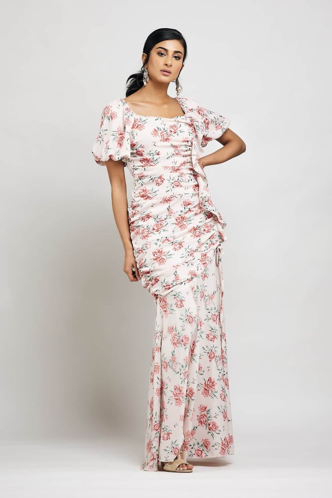 Long dress gathered at the waist