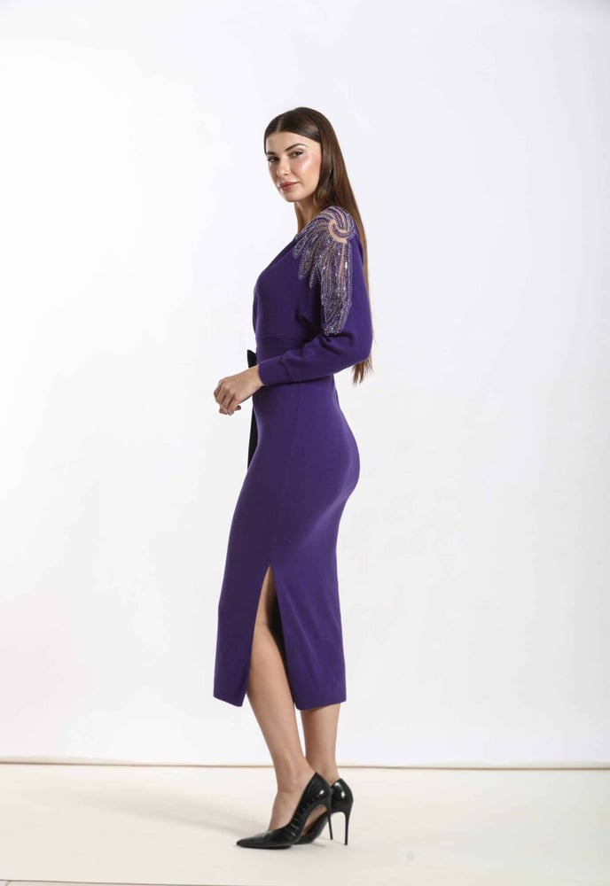 Midi dress decorated from the shoulder
