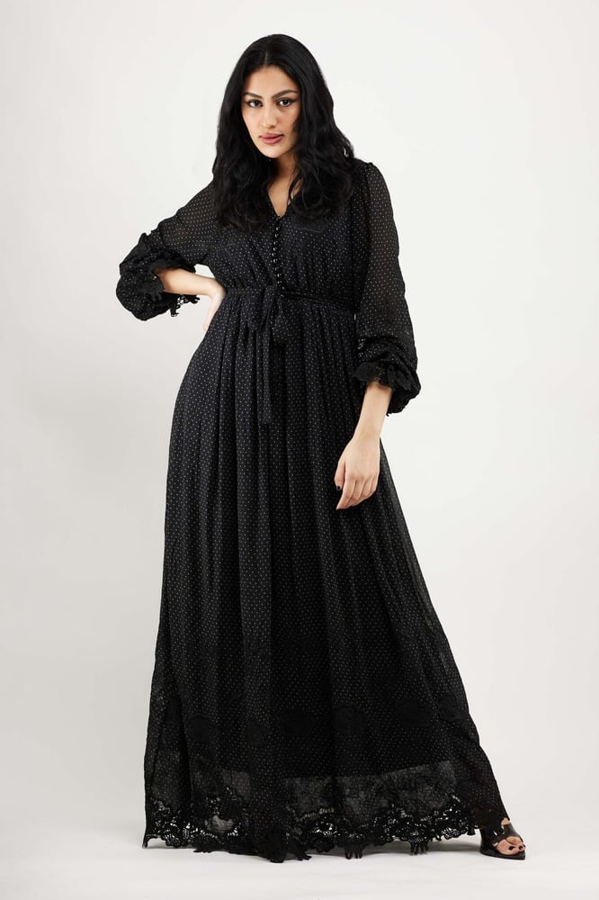 Long dress lace on the sleeves