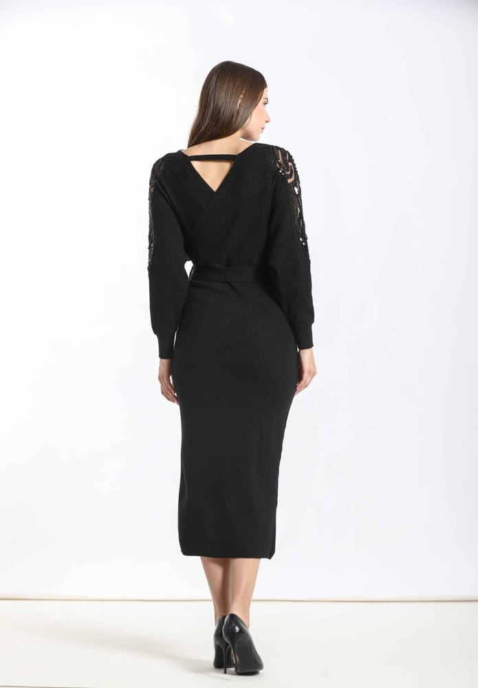 Midi dress decorated from the shoulder