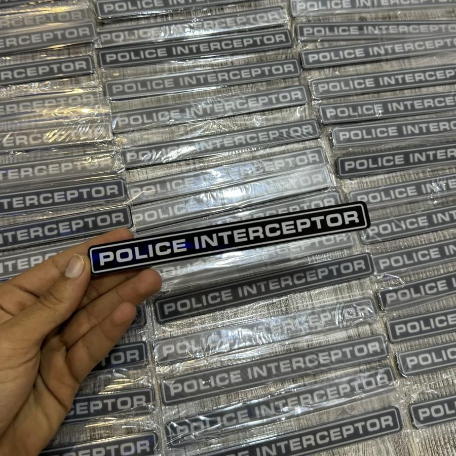 شعار بوليس انترسبتر POLICE INTERCEPTOR للفورد والتورس والدوج البوليسي ( بلاستيك طبق الاصلي )