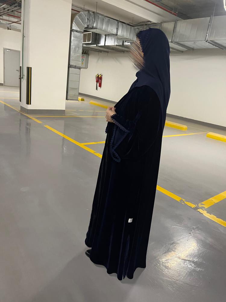عباية مخمل وكلفه ناعمه