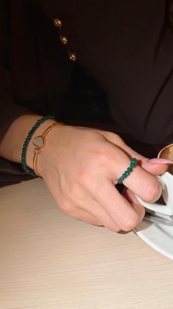Ring of green emerald