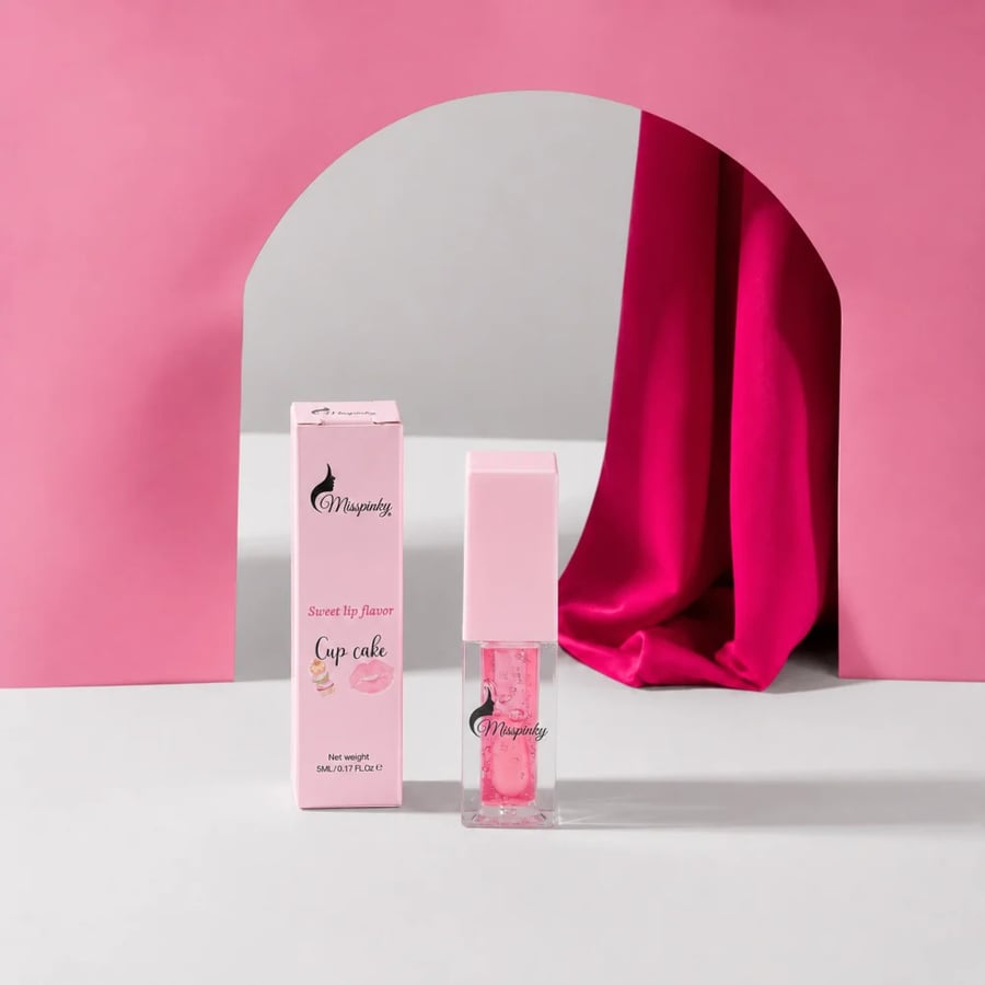 Lip gloss with cupcake flavor