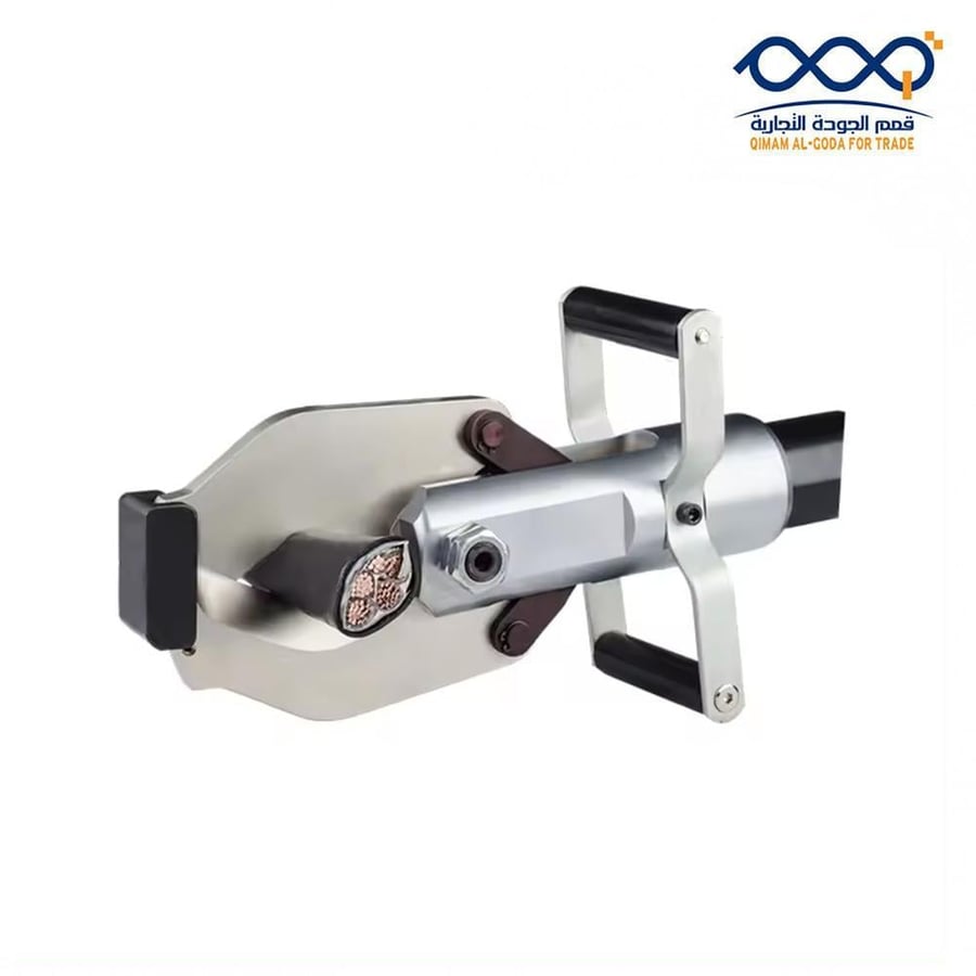 مقص CPC-120C يقص كيبل مسلح بقطر كبير باستخدام مضخة خارجية.