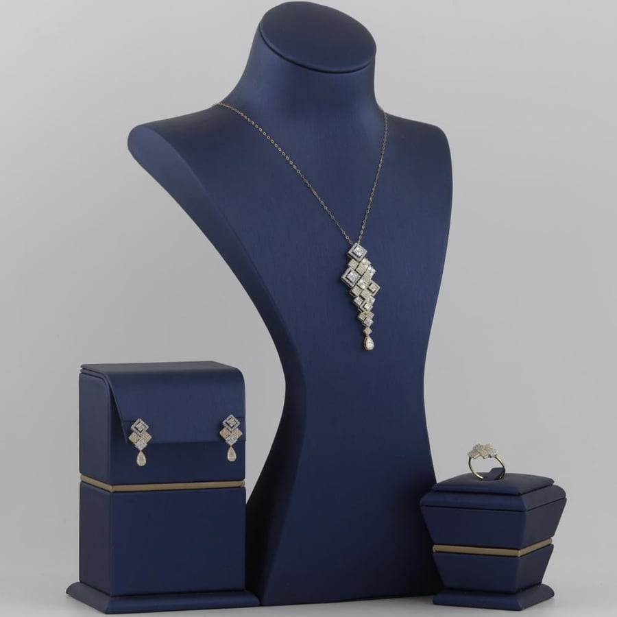 نصف طقم ذهب بتصميم كريستال لونين - عيار 18