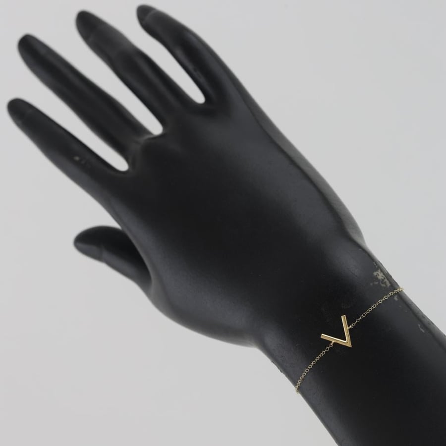 اسوارة ذهب حرف V - عيار 18