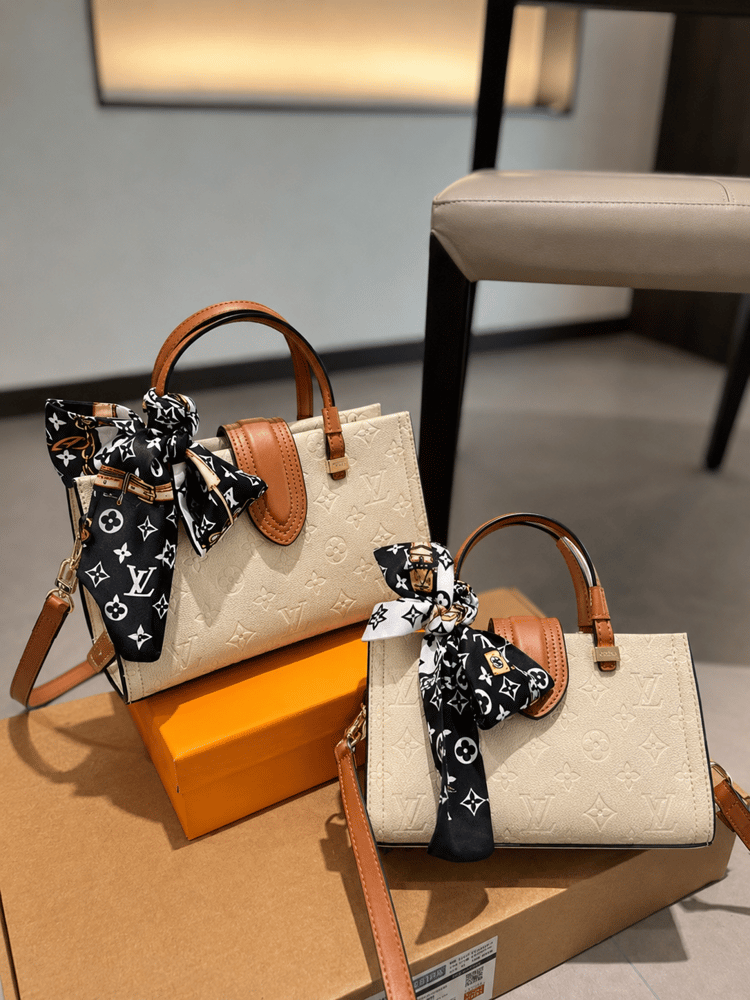 حقيبة نسائية فاخرة   من Louis Vuitton مع ربطة أنيقة