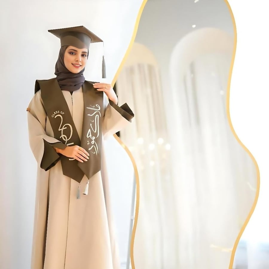 عبايات تخرج 2025 باحدث تصميم