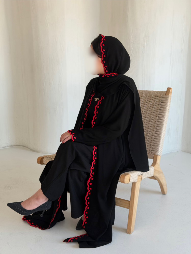 عباية مطرزة بلون الاحمر متوفرة بعدة الوان