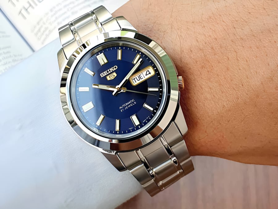 Seiko 5 analog watch navy dial | SNKK11J1