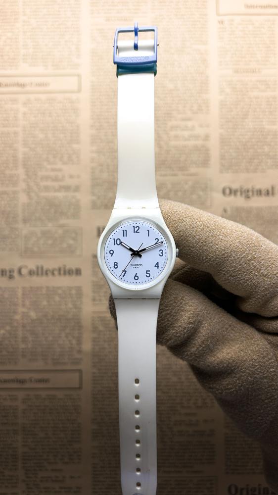 Swatch Just White GW151O