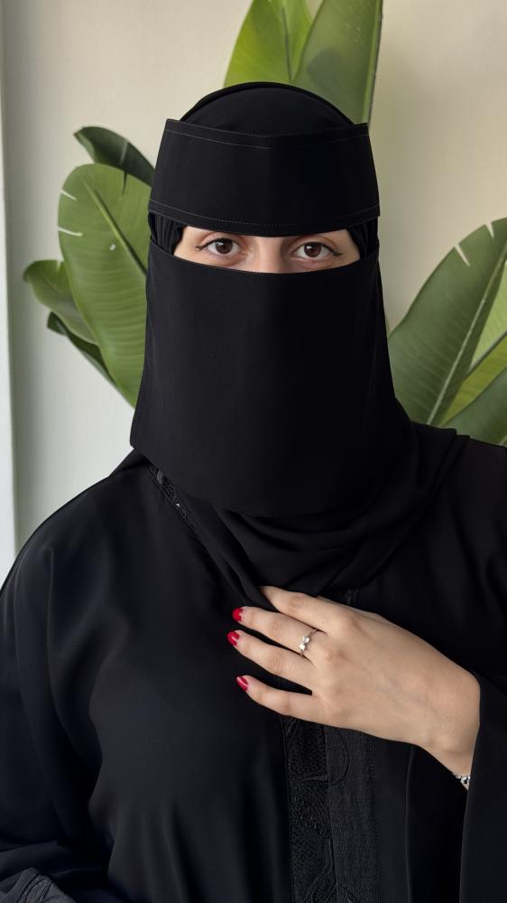 نقاب ربع  بمطاط مائل