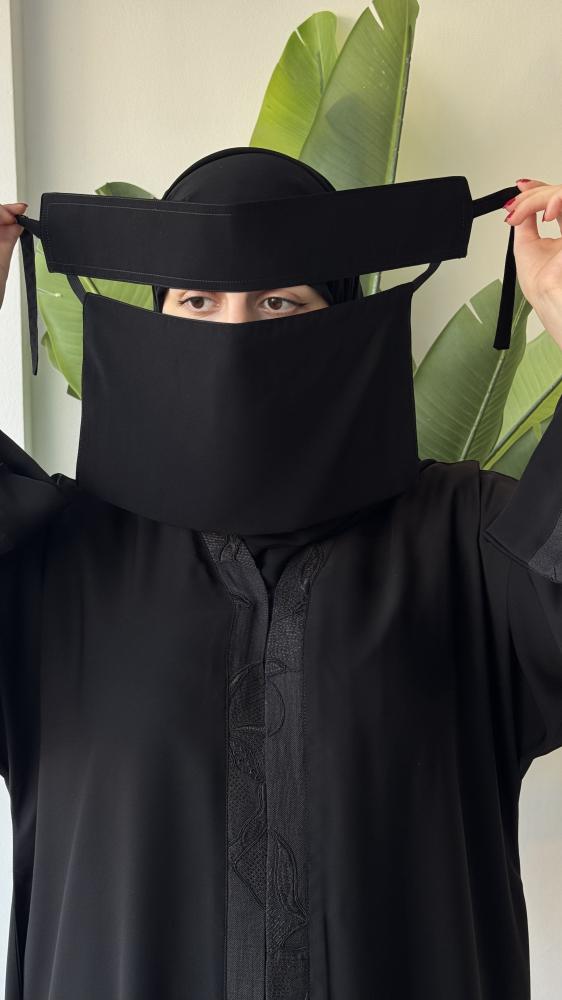 نقاب ربع  بمطاط مائل